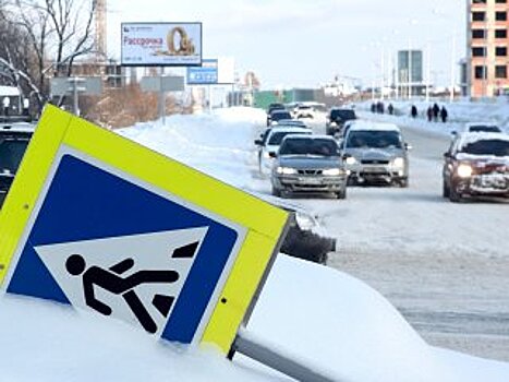 Жители Уфы пожаловались, что в городе не чистят пешеходные дорожки