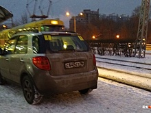 «Я паркуюсь как...»: автохам на остановке и парковка у футбольных ворот