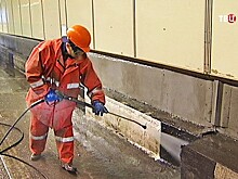 Коммунальщики продолжают приводить Москву в порядок