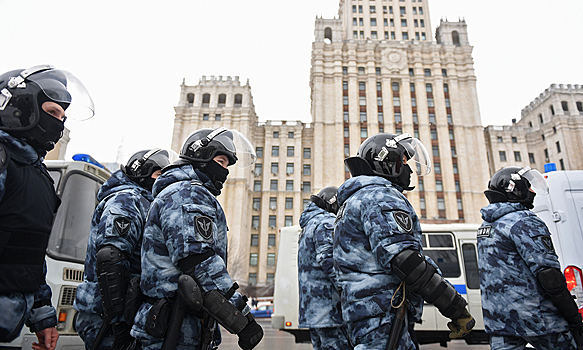 Госдума повысила штрафы за неповиновение силовикам на митингах