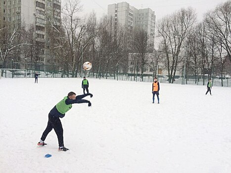 IV тур «Футбола на снегу» прошел на стадионе школы в Лианозове