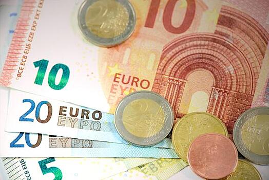 Экономист Масленников  перечисли причины повышения курса евро