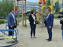 В Надыме детские и спортивные площадки проверили на безопасность