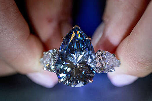 Самый крупный в истории аукционов бриллиант продан более чем за 44 млн долларов
