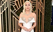 Леди Гага в платье от Armani на вручении кинопремии SAG Awards