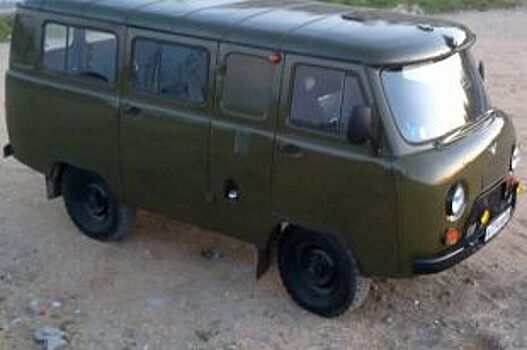Во дворах Новосибирска вскрывают отечественные автомобили