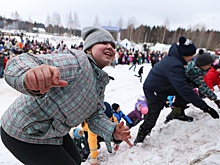 Рекордный пряник, забеги рысаков и "бойное" поле: под Вологдой прошел фестиваль "Русская тройка"