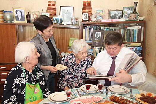 Юрий Куприянов поздравил дочь Степана Аржакова с 90-летним юбилеем