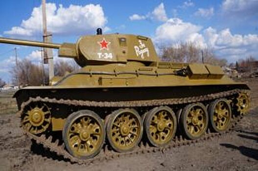 Шипуново встречает танком. Жители села собрали копию легендарного Т-34