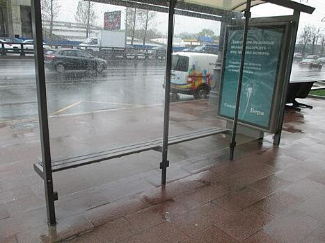 Павильон ожидания остеклили на остановке «Пулковская» в Головинском