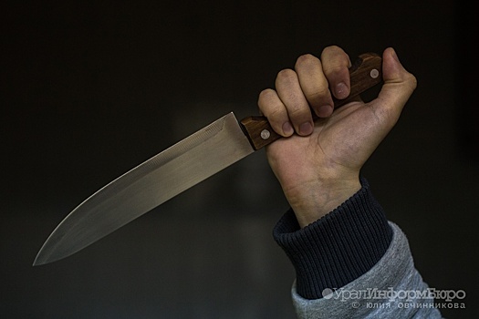 Уральский школьник получил несколько ударов ножом в живот, когда ждал мать с вечеринки