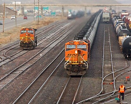 В США поезд с этанолом сошел с рельсов