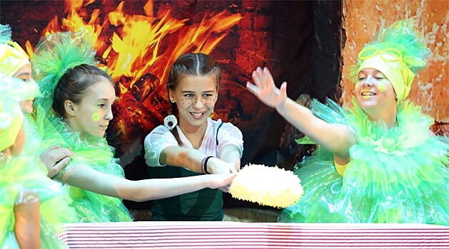 Для детей Донбасса были организованы показы двух спектаклей