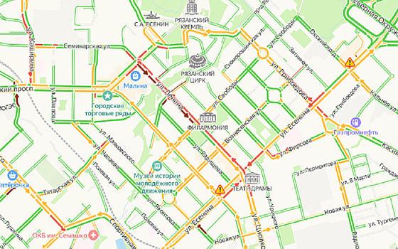В центре Рязани собралась пробка из-за ДТП с маршруткой у филармонии