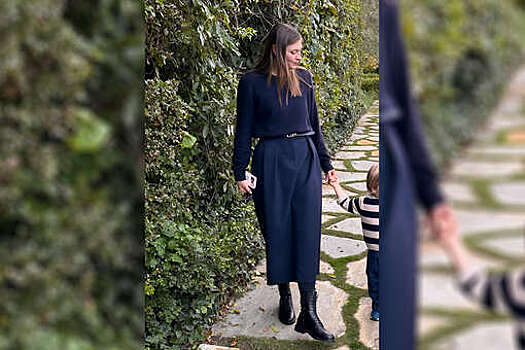 Теннисистка Шарапова поделилась кадром прогулки с сыном