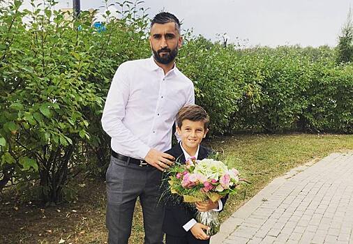 Футболист Александр Самедов показал подросшего старшего сына