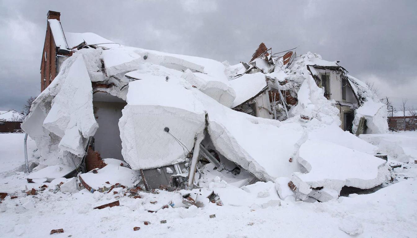 Губернатор Липецкой области Артамонов: спасатели извлекли из-под завалов «Моторинвеста» пятерых человек