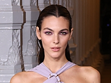 Возлюбленная Ди Каприо похвасталась фигурой в «голом» платье и стрингах