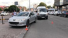 Семь пассажиров пострадали при столкновении маршрутки и иномарки в Калининграде