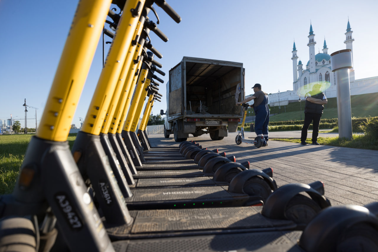 Мэрия показала, как «выгоняла» из центра 304 кикшеринговых самоката