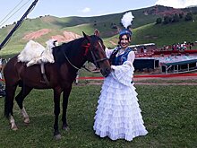 "Черные глаза" на комузе — кадры исполнения кыргызстанской певицей