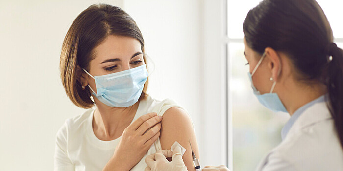 Врач объяснил механизм перекрестного иммунитета против коронавируса и гриппа