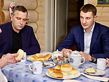 Денис Семенов встретился с павловопосадской художницей Ириной Трошкиной