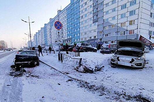 Дайджест происшествий на Ямале: в Новом Уренгое после жёсткого столкновения иномарок медпомощь понадобилась четверым