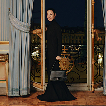 «Это большая честь»: Мишель Йео стала героиней рекламной кампании Balenciaga