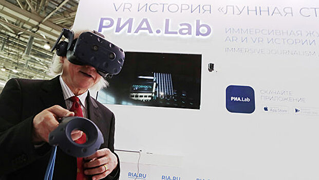 Футуролог Митио Каку посетил лунную станцию в VR-проекте РИА Новости