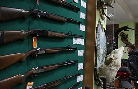 Россияне стали чаще оформлять лицензию на оружие