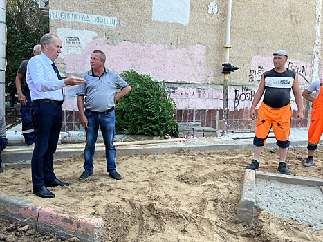 Спикер Гордумы Астрахани Игорь Седов провел выездное совещание на месте работ в Трусовском районе