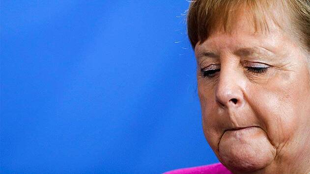 В Киеве обвинили Меркель в попытке подкупить украинцев