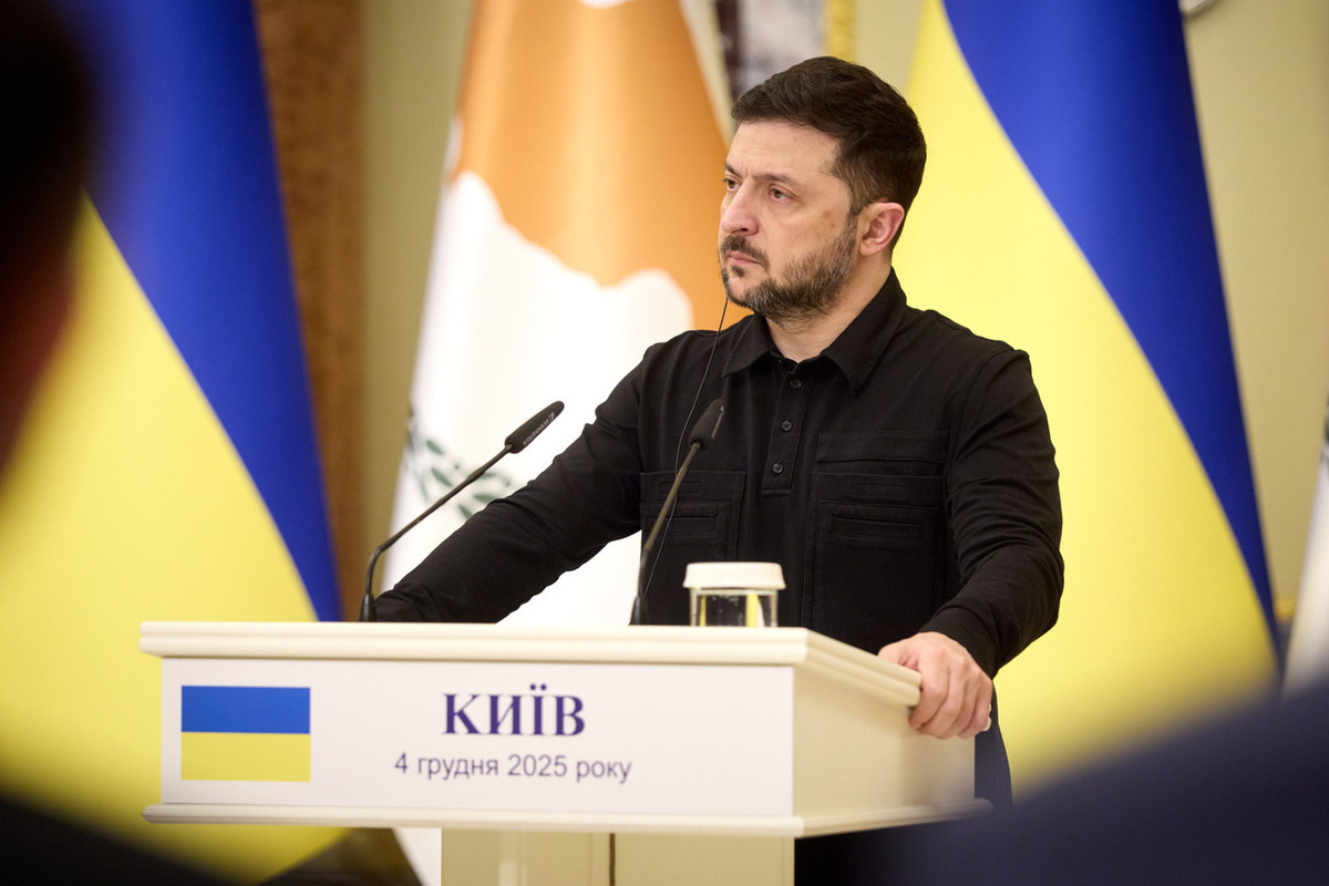 Зеленский отреагировал на требование к ВСУ покинуть Донбасс