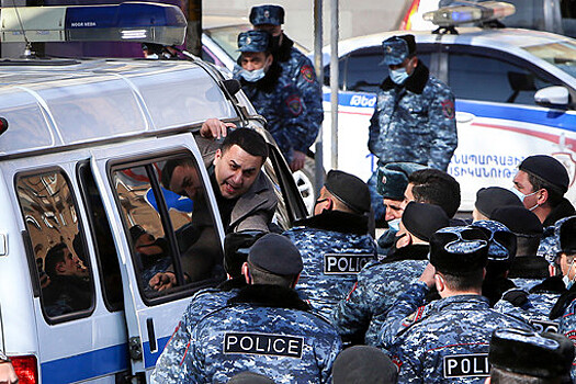 В Ереване проходят акции протеста с требованием отставки Пашиняна - хроника событий