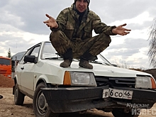 Подростки угнали у курского блогера «восьмёрку» и, уходя от погони, врезались в столб