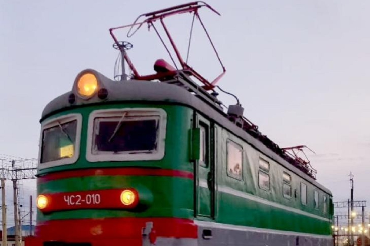 Под Новосибирском восстановили памятник старинному электровозу