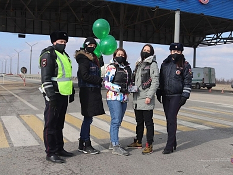 Волгоградских автомобилистов с 23 Февраля поздравили «Ночные Валькирии»
