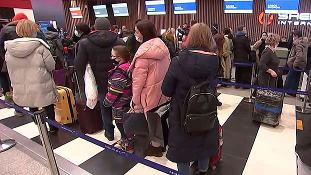 Предновогодний ажиотаж в аэропортах: куда российские туристы летят отдыхать на праздники