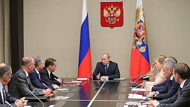 Путин провел совещание с Совбезом России