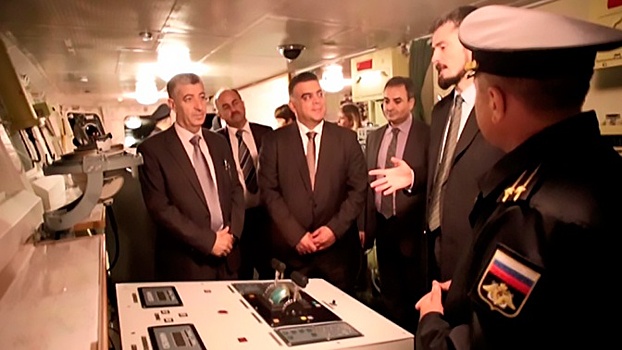Губернатор сирийского Тартуса оставил запись в книге для почетных гостей на «Адмирале Эссене»