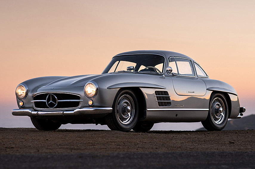 Mercedes-Benz 300 SL Alloy Gullwing. 27 января автомобиль 1955 года выпуска ушёл с молотка за 6 825 000 долларов вместо ожидаемых 7–9 миллионов. Общий тираж купе и родстеров 300 SL составил 3258 единиц, но этот экземпляр — ещё более редкий. Он относится к числу 29 облегчённых машин, из которых 24 собраны в 1955-м, а остальные пять — в 1956-м