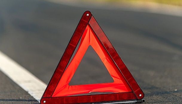 В Ростове на Нансена иномарку после ДТП отбросило на пешехода