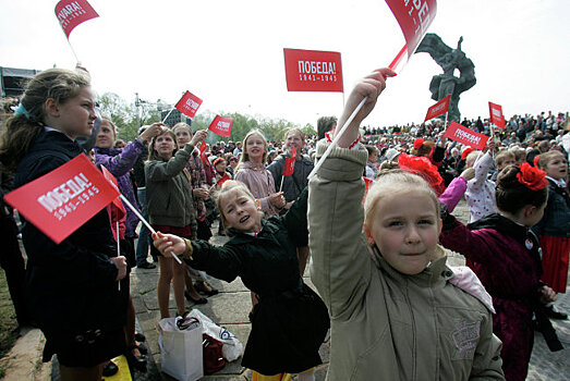 Жителей Латвии призвали не демонстрировать советскую символику 9 мая