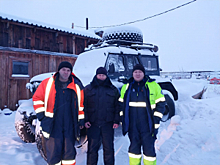 Четыре дня в тундре. В Якутии полицейские и представители дорожной службы спасли из снежного плена двоих мужчин