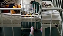 Медсестры сахалинской больницы связали маленького пациента колготками
