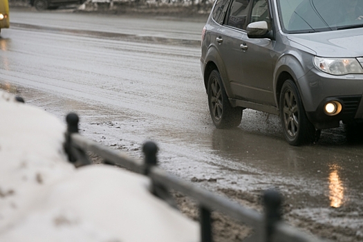 Дорога вот-вот рухнет: в Новосибирске у «Сибирь-Арены» вводят режим повышенной готовности