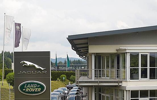 Jaguar Land Rover приостановит отгрузку автомобилей в Россию