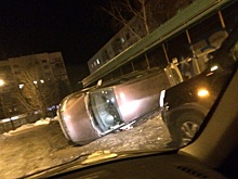 «Хотел дрифтануть»: в Тольятти кроссовер перевернулся на бок