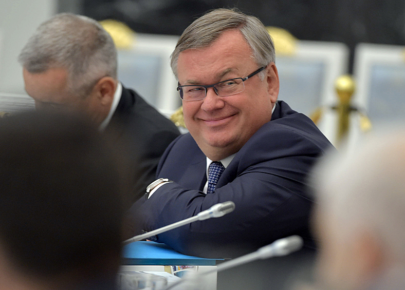 Предыдущий лидер, председатель правления Банка ВТБ Андрей Костин, заработал в этом году $21 млн и переместился на вторую строчку